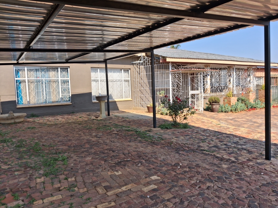 4 Bedroom Property for Sale in Elandia North West